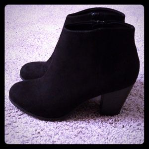 NWT Women's Black Bootie size 9